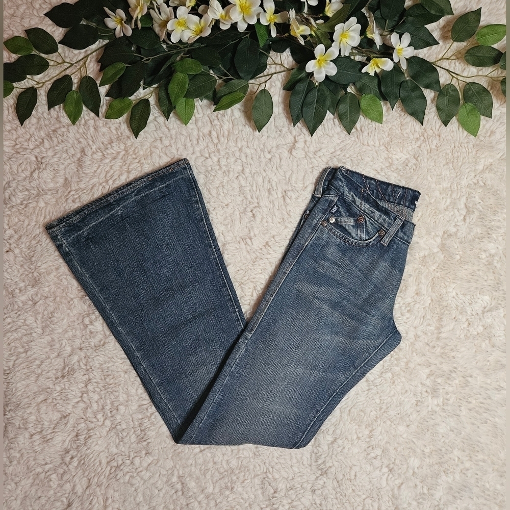 Rock & Republic Classic Vintage Wash Flared Jeans (NWOT)